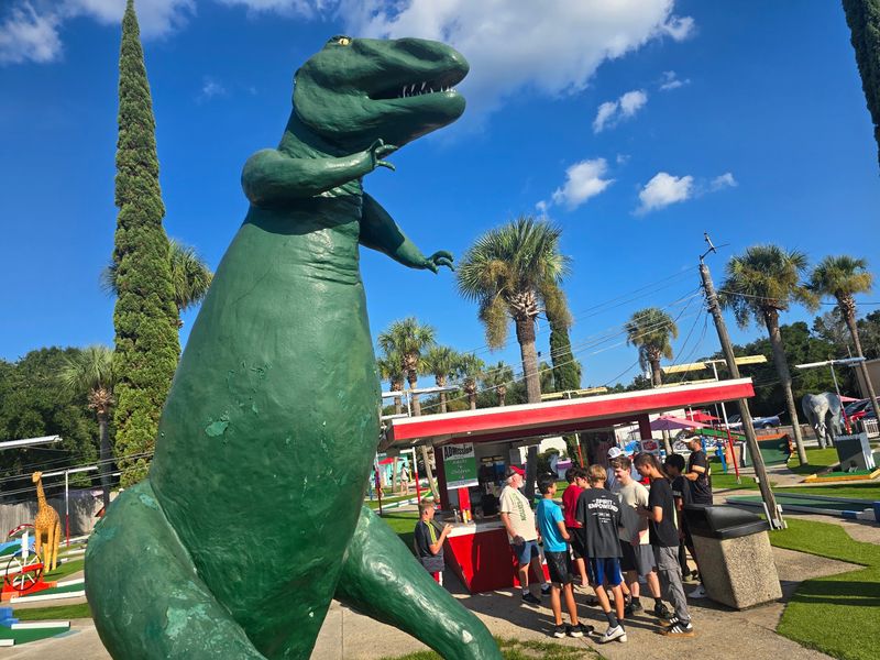 The Giant Dinosaurs That Made This Place Famous The Giant Dinosaurs That Made This Place Famous