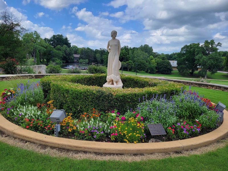 The Grounds That Frame the Estate