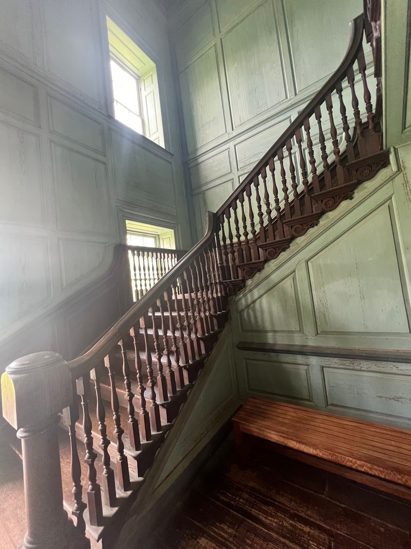 The Guided Tour That Goes Beyond Surface-Level History
