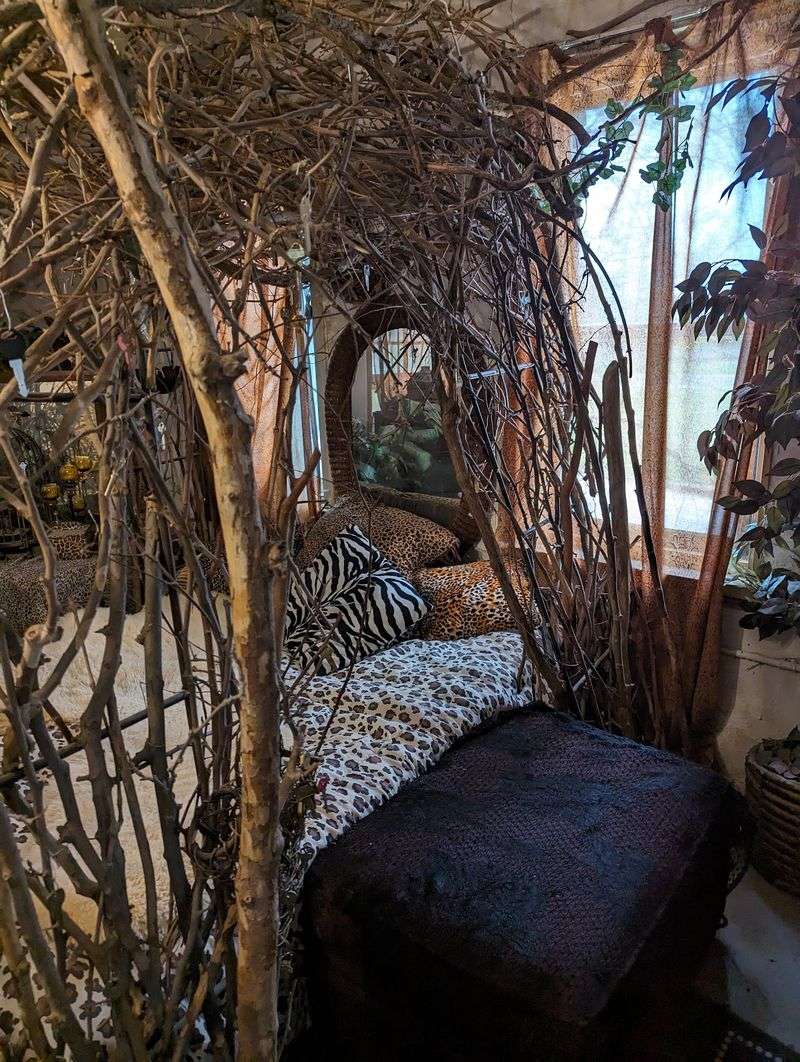 The Hidden Speakeasy Tucked Inside the Cave The Hidden Speakeasy Tucked Inside the Cave
