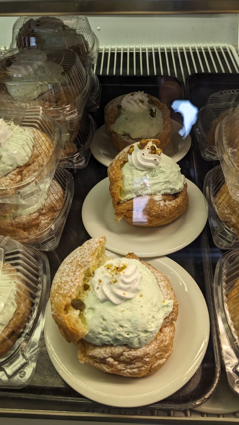 The Legendary Jumbo Cream Puff The Legendary Jumbo Cream Puff