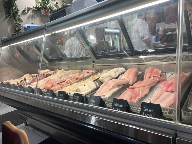 The Market-Restaurant Hybrid Advantage