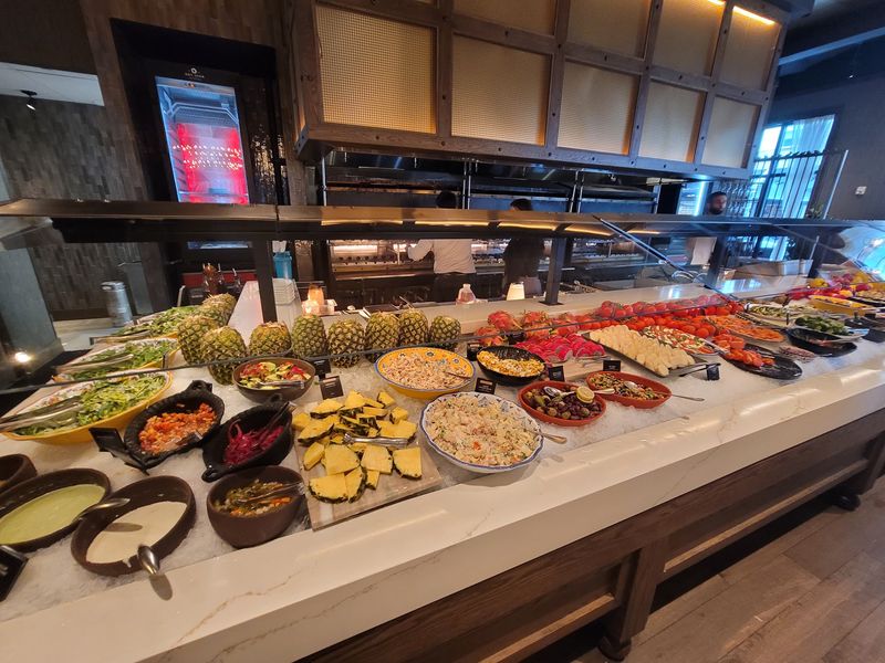 The Market Table Offers Fresh Contrasts The Market Table Offers Fresh Contrasts
