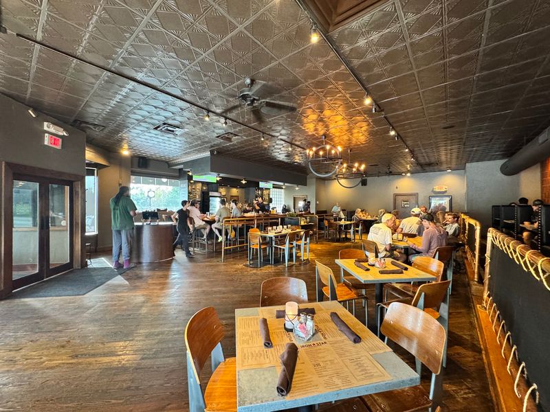 The Monday Prime Rib Special That Draws a Crowd The Monday Prime Rib Special That Draws a Crowd