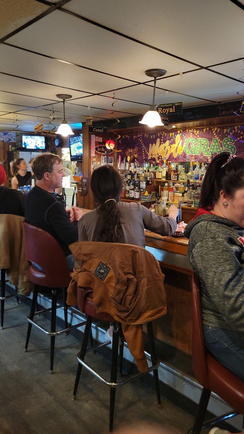 The Neighborhood Bar Feel The Neighborhood Bar Feel