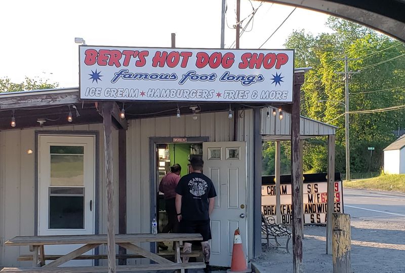 The No-Frills Atmosphere That Feels Just Right The No-Frills Atmosphere That Feels Just Right