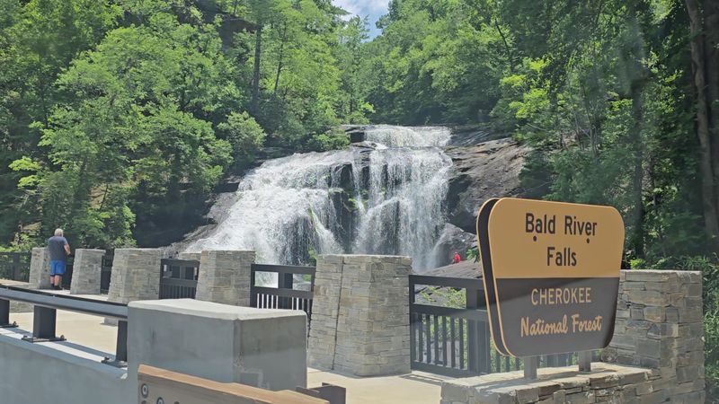The No-Hike Waterfall Everyone Talks About The No-Hike Waterfall Everyone Talks About