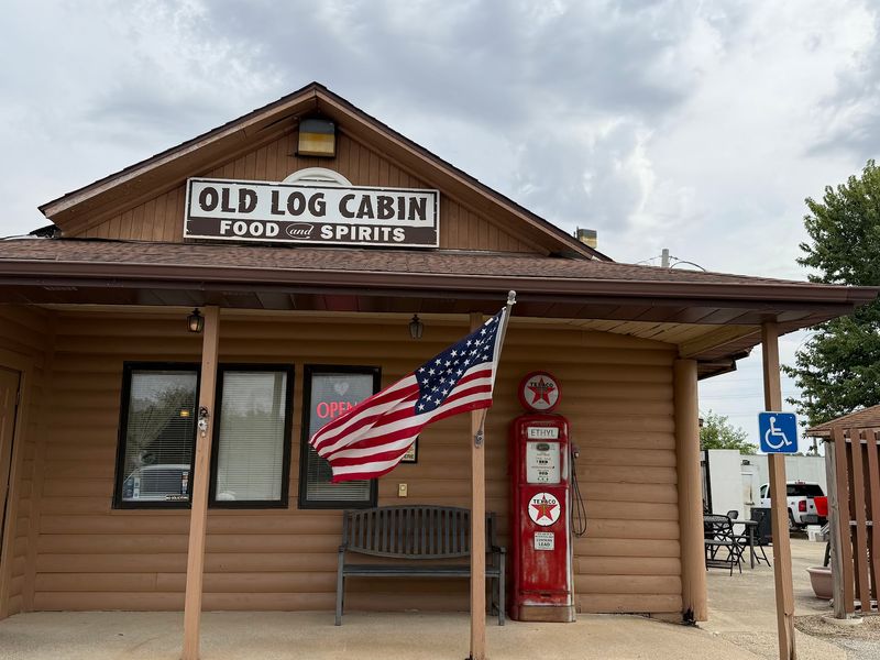 The Old Log Cabin Restaurant (Pontiac)