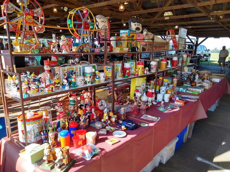 The Outdoor Flea Market: Where Surprises Wait The Outdoor Flea Market: Where Surprises Wait