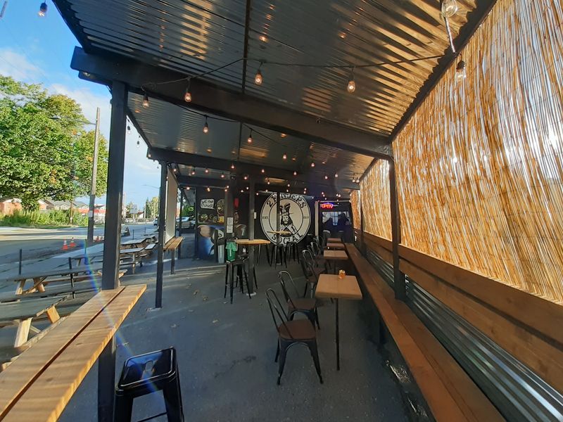 The Outdoor Seating That Opens Up the Space The Outdoor Seating That Opens Up the Space