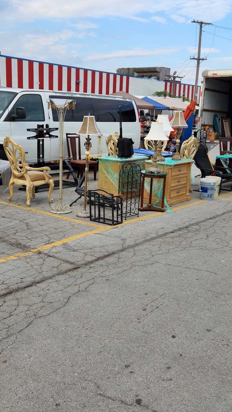 The Outdoor Vendors Are the Real Draw The Outdoor Vendors Are the Real Draw