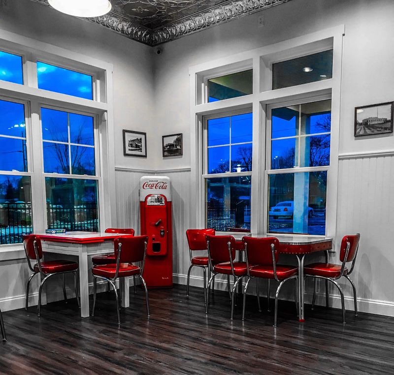 The Retro Atmosphere That Sets the Mood The Retro Atmosphere That Sets the Mood