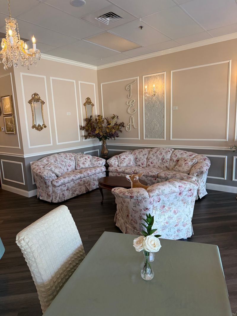 The Royal Tea Room (Shorewood)