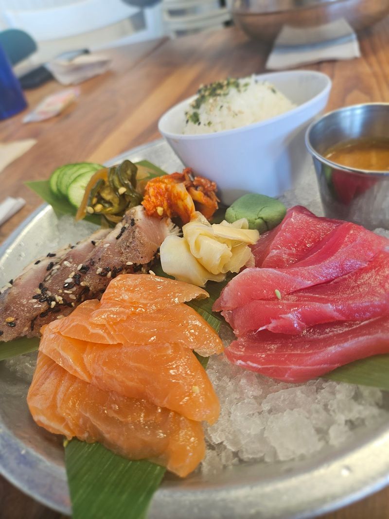 The Sashimi Platter That Steals the Show The Sashimi Platter That Steals the Show