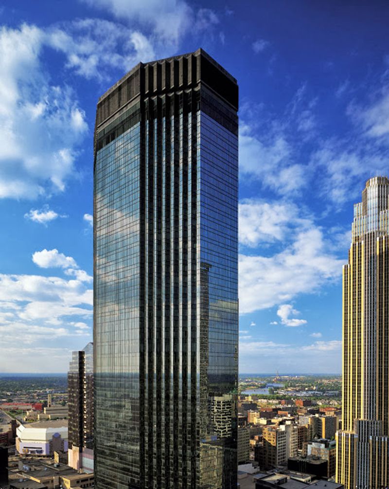 The Skyscraper That Redefined a City Skyline The Skyscraper That Redefined a City Skyline