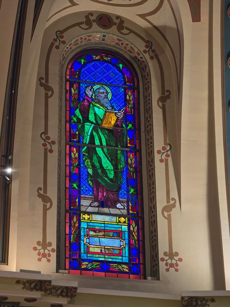 The Stained Glass Windows: A Guided Tour in Color The Stained Glass Windows: A Guided Tour in Color