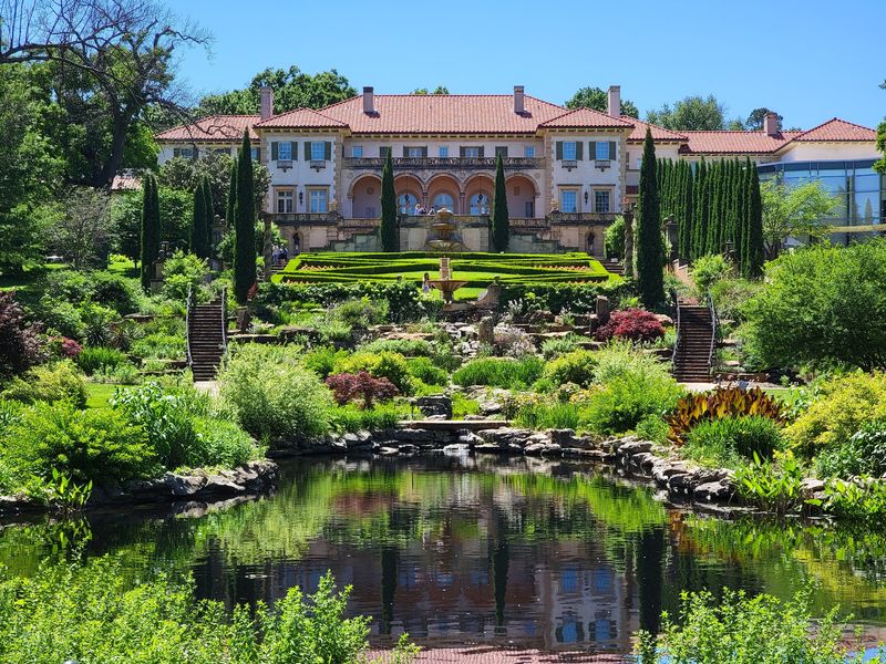 The Villa That Oil Built The Villa That Oil Built