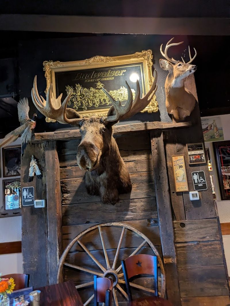 The Western Lodge Atmosphere That Greets You at the Door The Western Lodge Atmosphere That Greets You at the Door