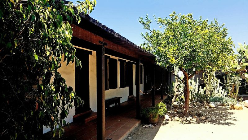 Thick Adobe Walls That Keep Their Cool Thick Adobe Walls That Keep Their Cool