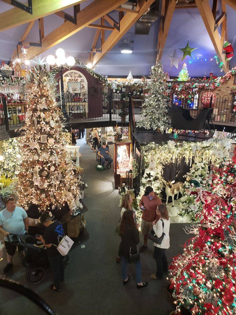 Three Floors Built for Serious Christmas Enthusiasts