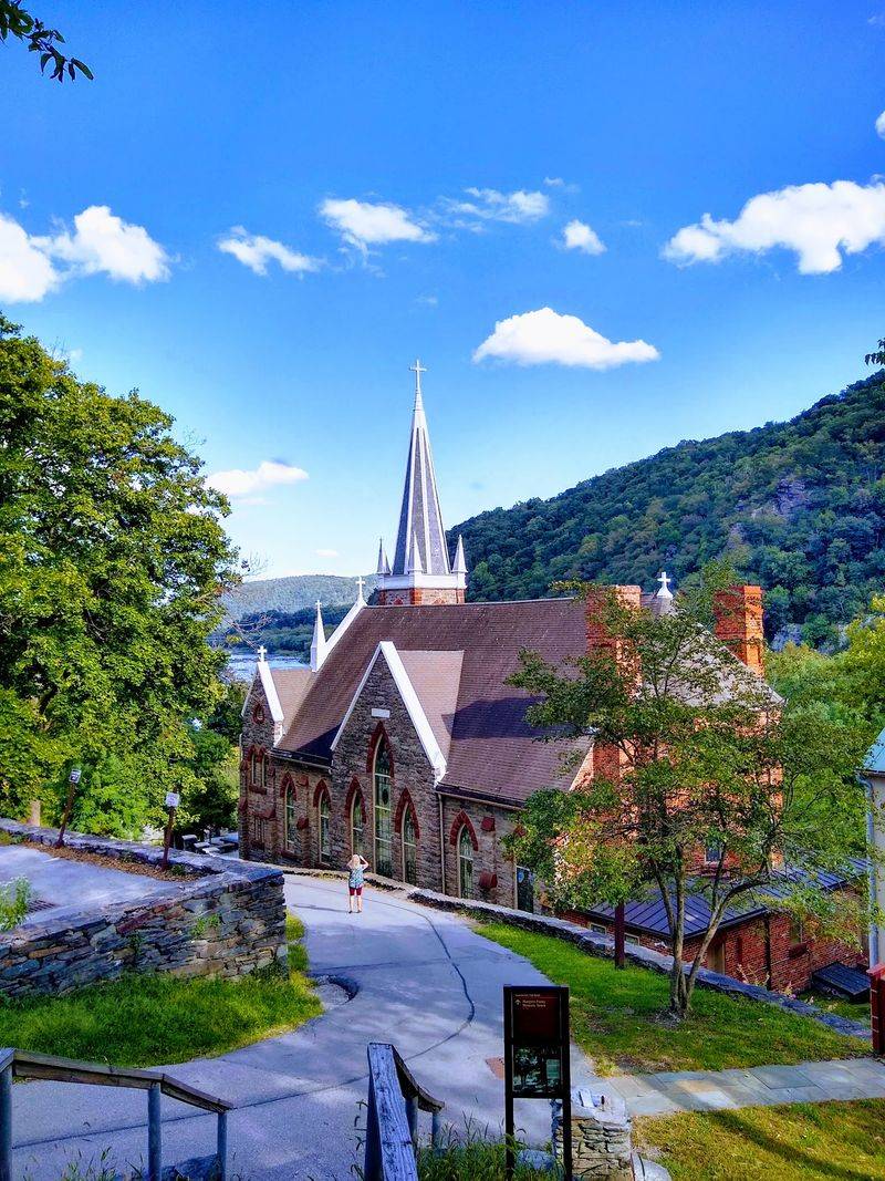 Trail Towns That Actually Welcome Hikers Trail Towns That Actually Welcome Hikers