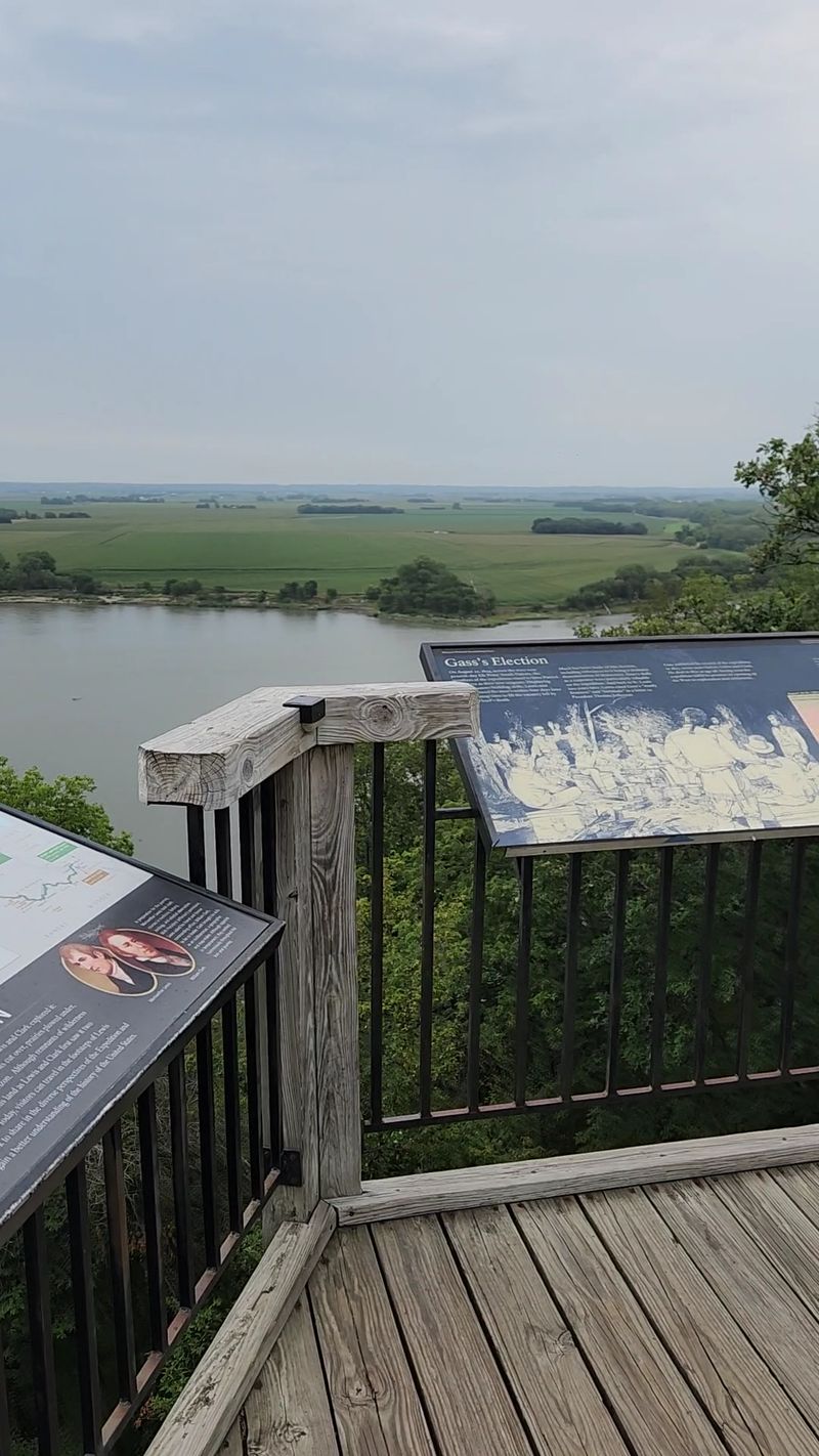 Tri-State Overlook Trail at Ponca State Park, Ponca, Nebraska Tri-State Overlook Trail at Ponca State Park, Ponca, Nebraska