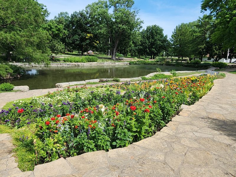Tulips, Annuals, and a Garden That Never Truly Sleeps Tulips, Annuals, and a Garden That Never Truly Sleeps