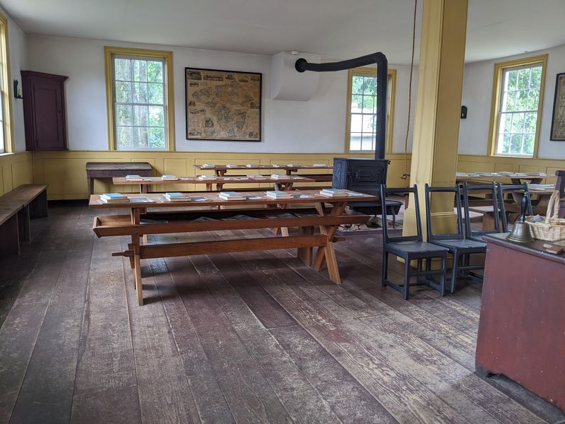 Two Worlds Under One Roof: The Solitary and the Householders
