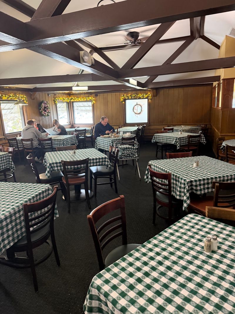 Unchanged Atmosphere and Decor