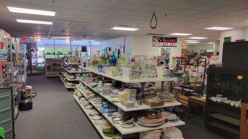 Used 2B New Boutique Consignment & Resale Shop, Laconia, New Hampshire Used 2B New Boutique Consignment & Resale Shop, Laconia, New Hampshire