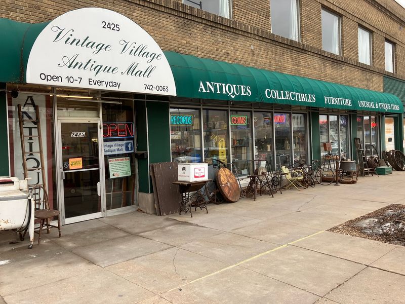 Vintage Village Antique Mall, Lincoln, Nebraska Vintage Village Antique Mall, Lincoln, Nebraska