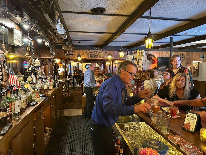 Warm Service and a Wait That Comes with the Territory