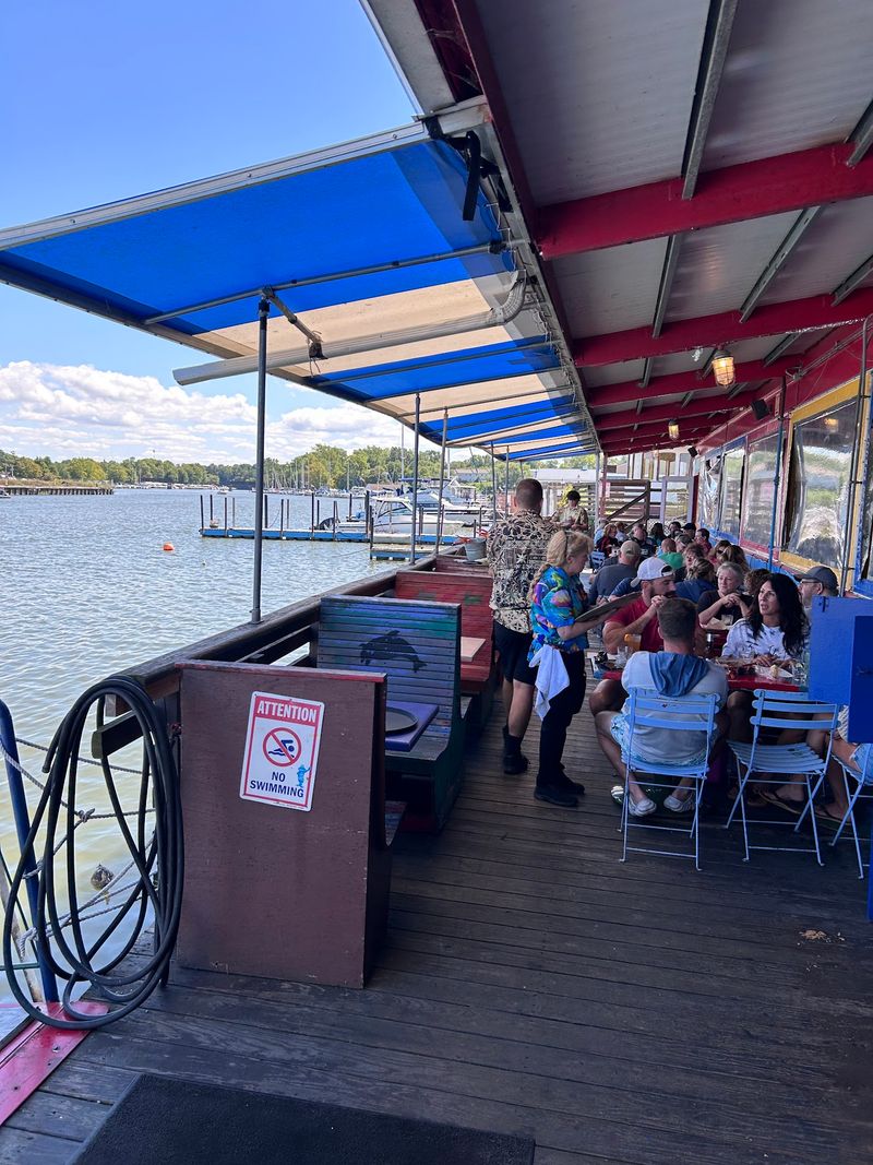 Waterfront Views and the Outdoor Seating Situation Waterfront Views and the Outdoor Seating Situation