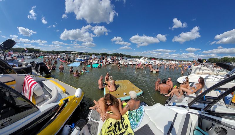 Weekend Boat Parties That Draw Crowds Weekend Boat Parties That Draw Crowds