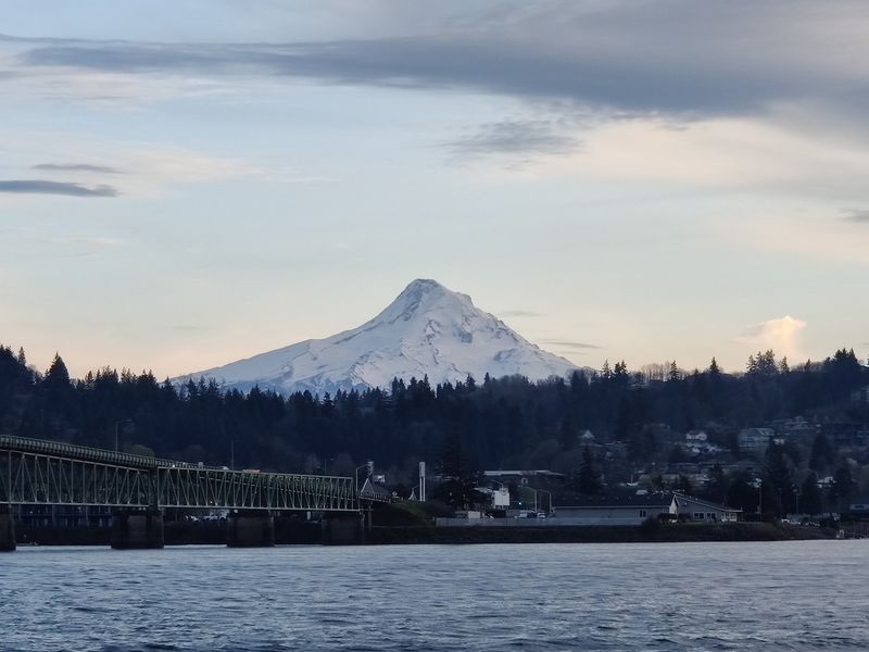 Welcome to Hood River, Oregon Welcome to Hood River, Oregon