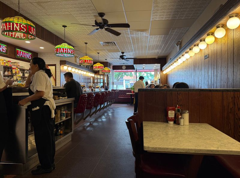 What the Decor Says Before the Menu Does What the Decor Says Before the Menu Does