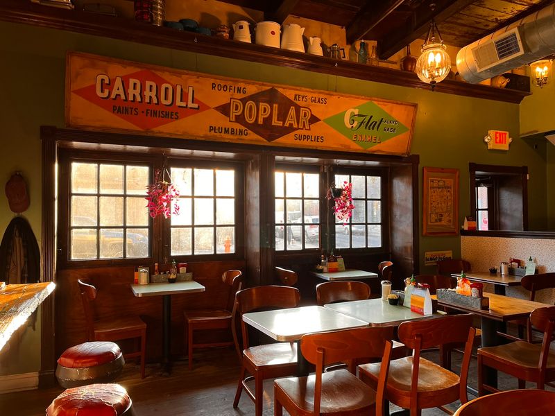 What the Decor Tells You Before the Food Arrives