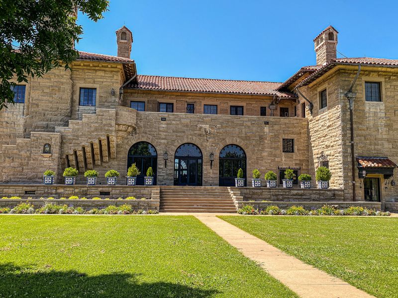 Where the Palace on the Prairie Stands