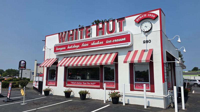 White Hut, West Springfield, Massachusetts White Hut, West Springfield, Massachusetts