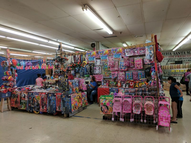 Why Swap-O-Rama Keeps Drawing Loyal Fans Why Swap-O-Rama Keeps Drawing Loyal Fans
