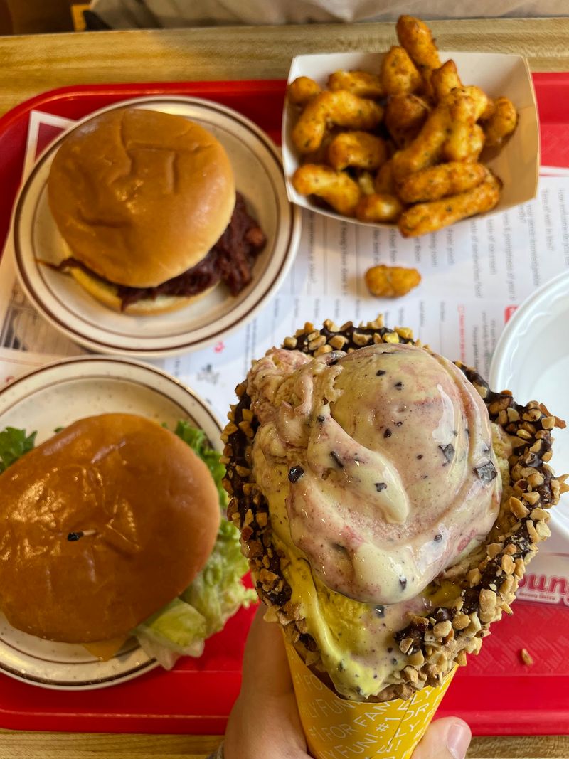 Young's Jersey Dairy, Ohio, Yellow Springs