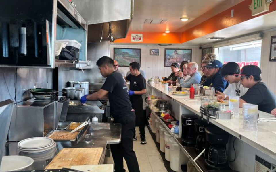 This Nevada Breakfast Spot Has No Tables, Just Counter Seats Around The Kitchen