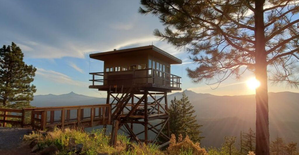 10 Oregon Fire Lookouts That Turn an Overnight Stay Into an Adventure