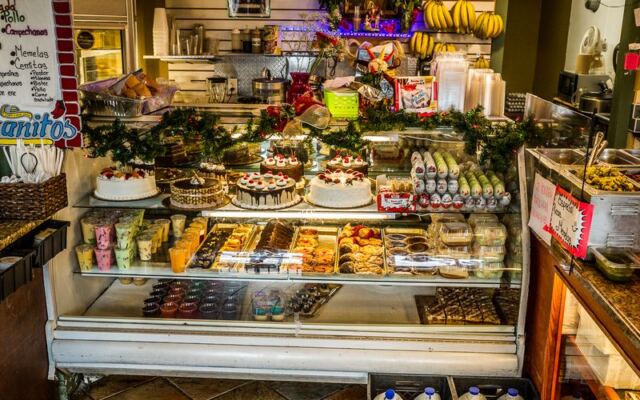 This New Jersey Mexican Bakery Turns Warm Pan Dulce, Flan, And Tres Leches Into A Sugar Run