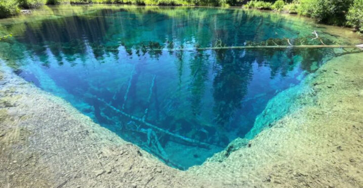 This Oregon Lake Has Water So Clear It’s Been Compared to the Bahamas