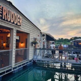 This Floating Marina Restaurant In Tennessee Serves Brunch While Boats Drift Right Past Your Table