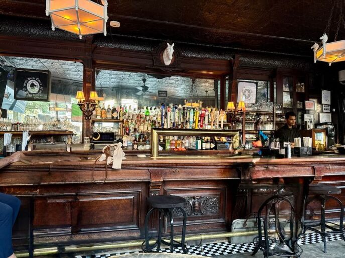 One of New York’s Most Beloved Old Taverns Is Famous for Fire Wings and Delicious Burgers