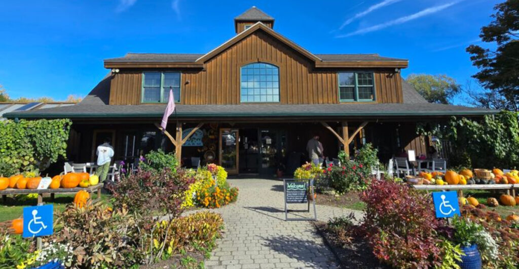 People Visit This Rhode Island Farm To Pick Fruit And Stay For Lunch