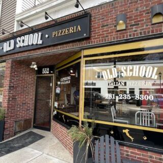 Locals in Wellesley Quietly Guard This Old-School Massachusetts Pizza Parlor as the Best Slice Around