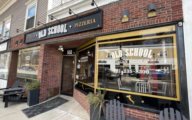 Locals in Wellesley Quietly Guard This Old-School Massachusetts Pizza Parlor as the Best Slice Around